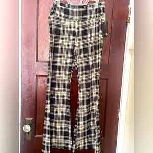 Soft flare leg pull on pants. Size 21